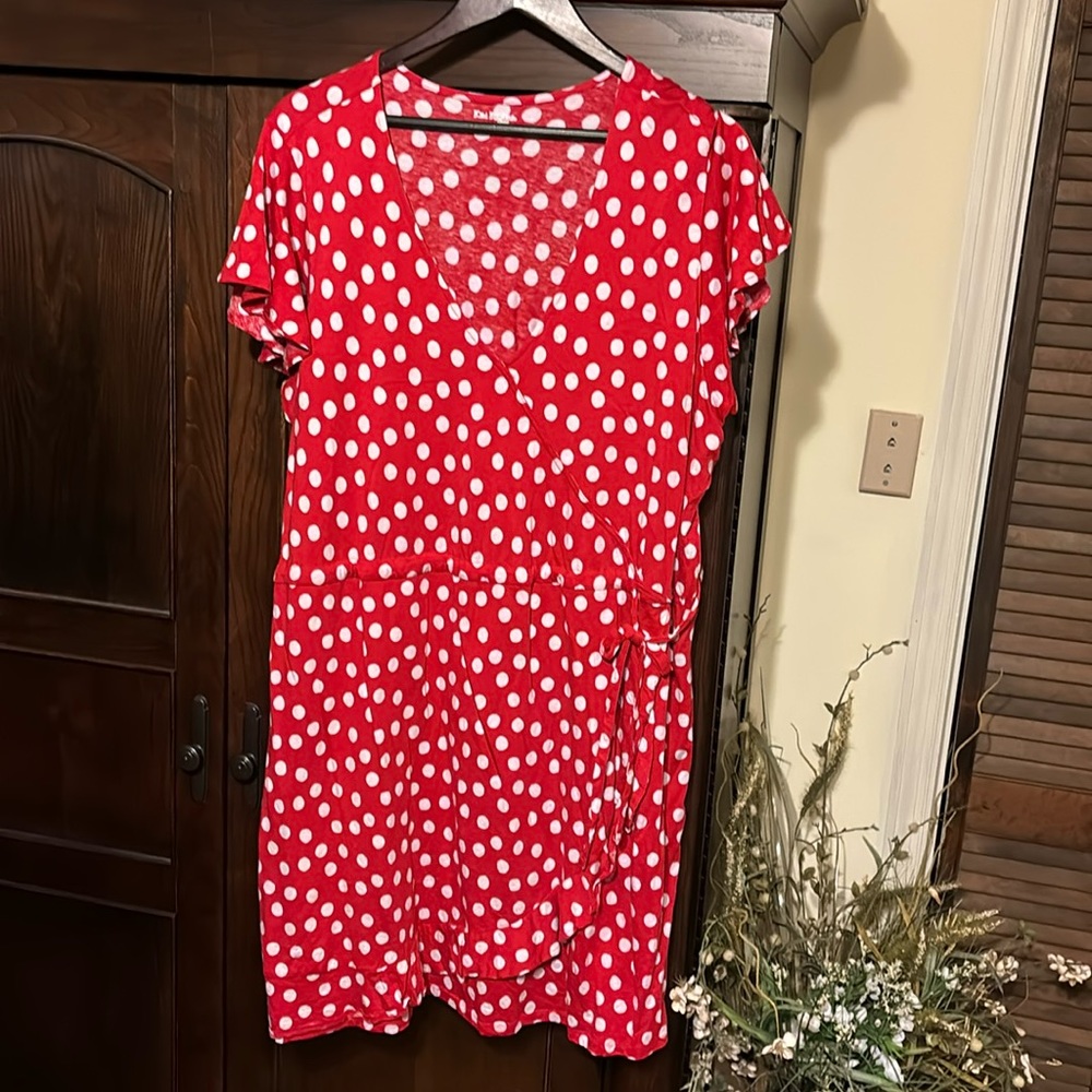 Kim Rogers red and white polka dot dress